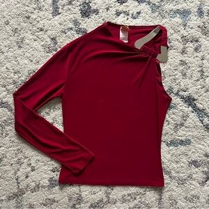 Vintage Limité Red One Sleeve Big Buckle Top